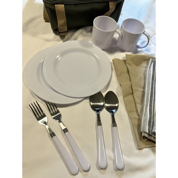 Leeds Cafe Picnic Backpack For 2 With Blanket Perfect For Outdoor Adventures - Picture 4 of 16